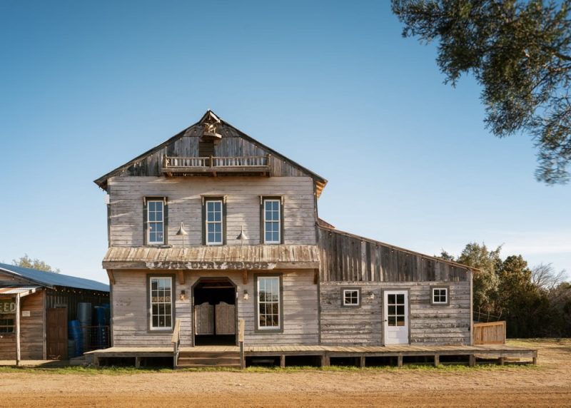 Luck Ranch Opry House and Saloon / Cushing Terrell