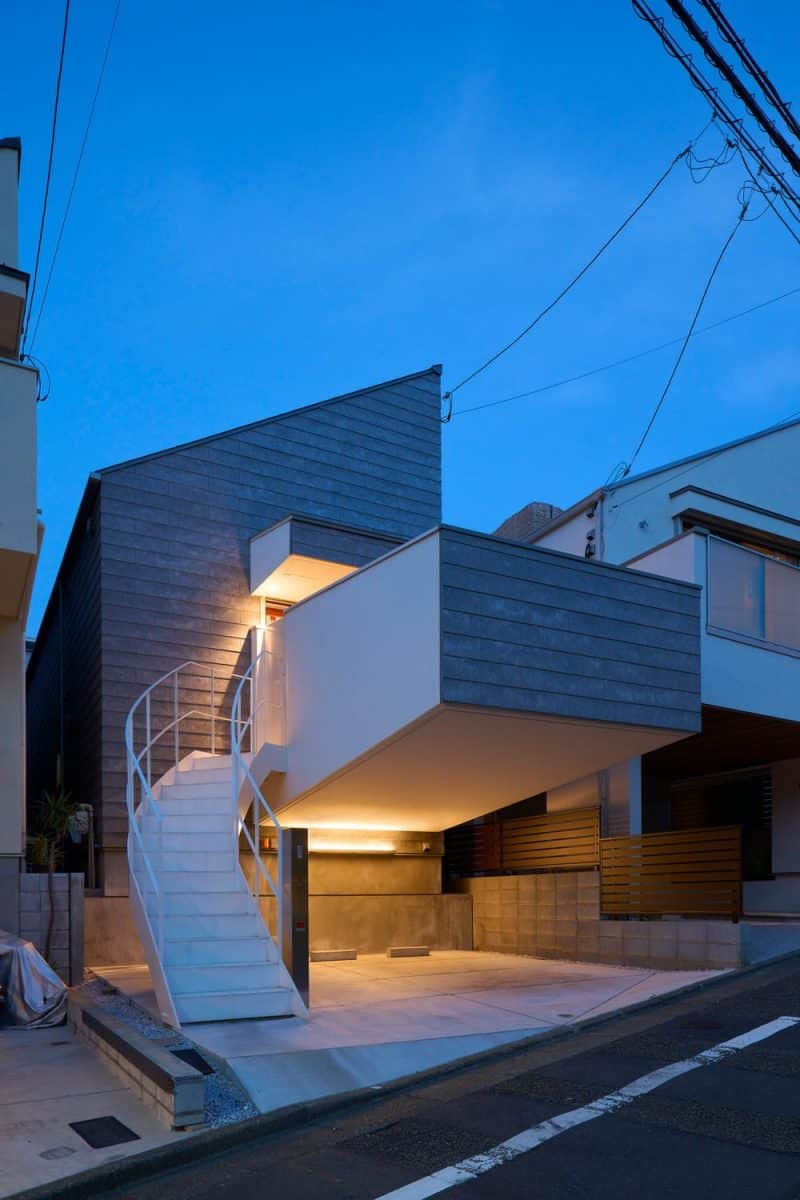 Drawer Balcony House / Naf Architect & Design