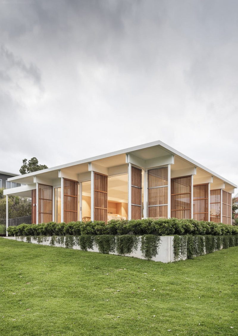 Bendalong Beach House / Madeleine Blanchfield Architects