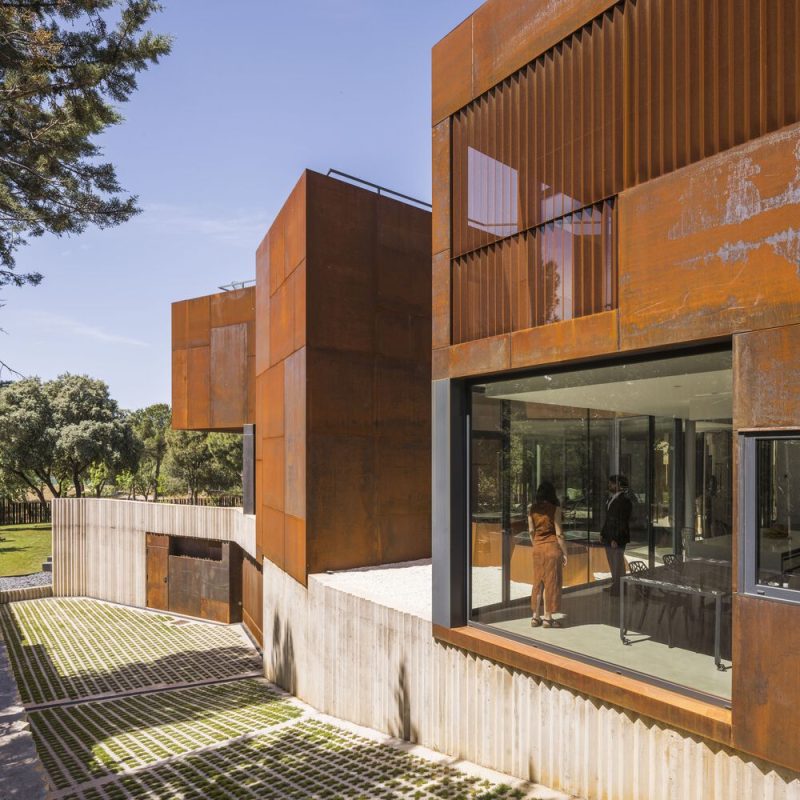 The House that Splits / Voluar Arquitectura