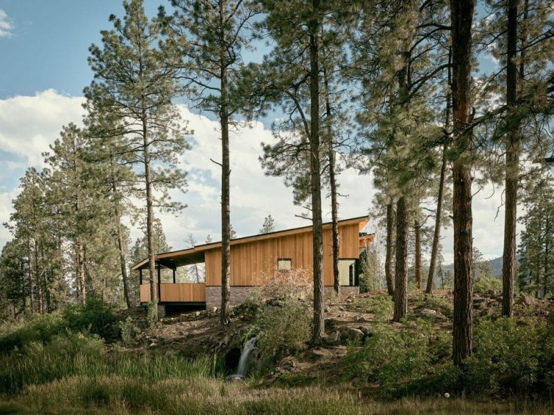 Lean-Three Retreat / The Ranch Mine