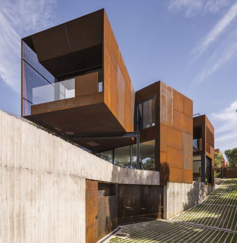 The House that Splits / Voluar Arquitectura