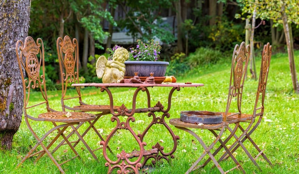 cleaning outdoor metal furniture